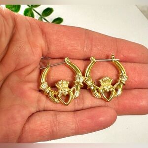 💛Gold Tone Claddagh Hoop Earrings Heart Hands Crown